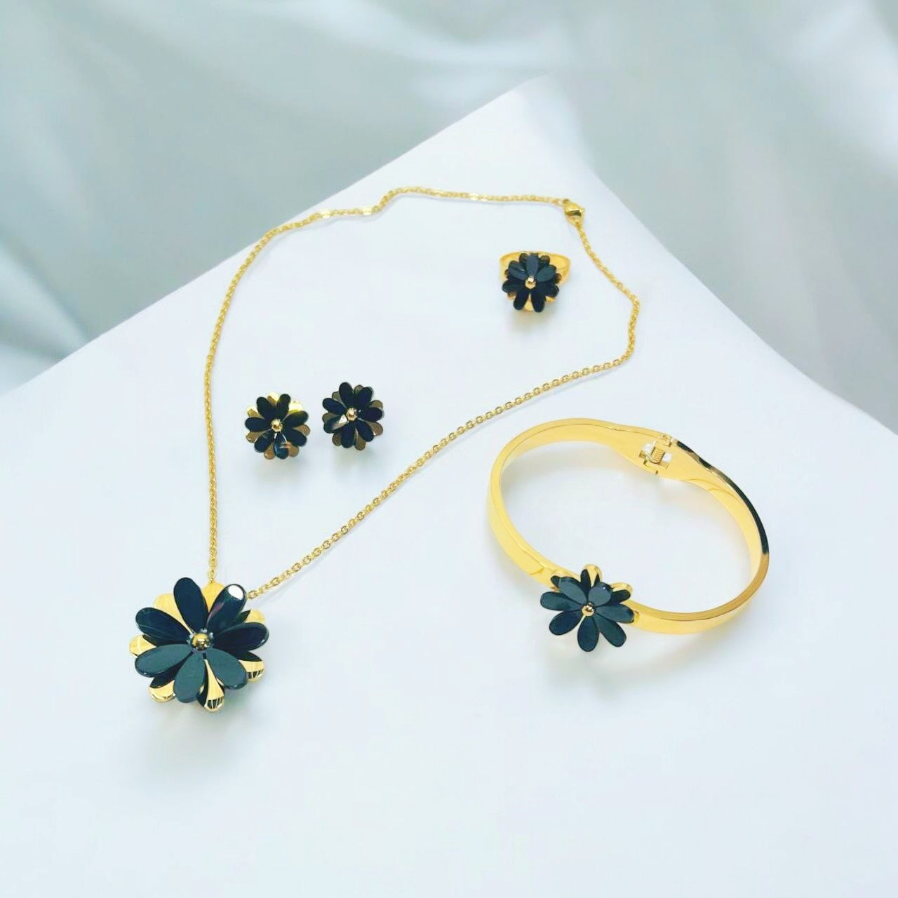 Set de Joyería Flor en Acero Inoxidable para Mujeres - Collares, Pulseras, Anillos y Aretes Combinados