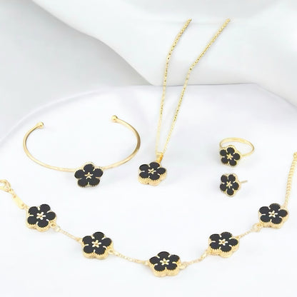 Conjunto de Joyería con Detalles de Flor